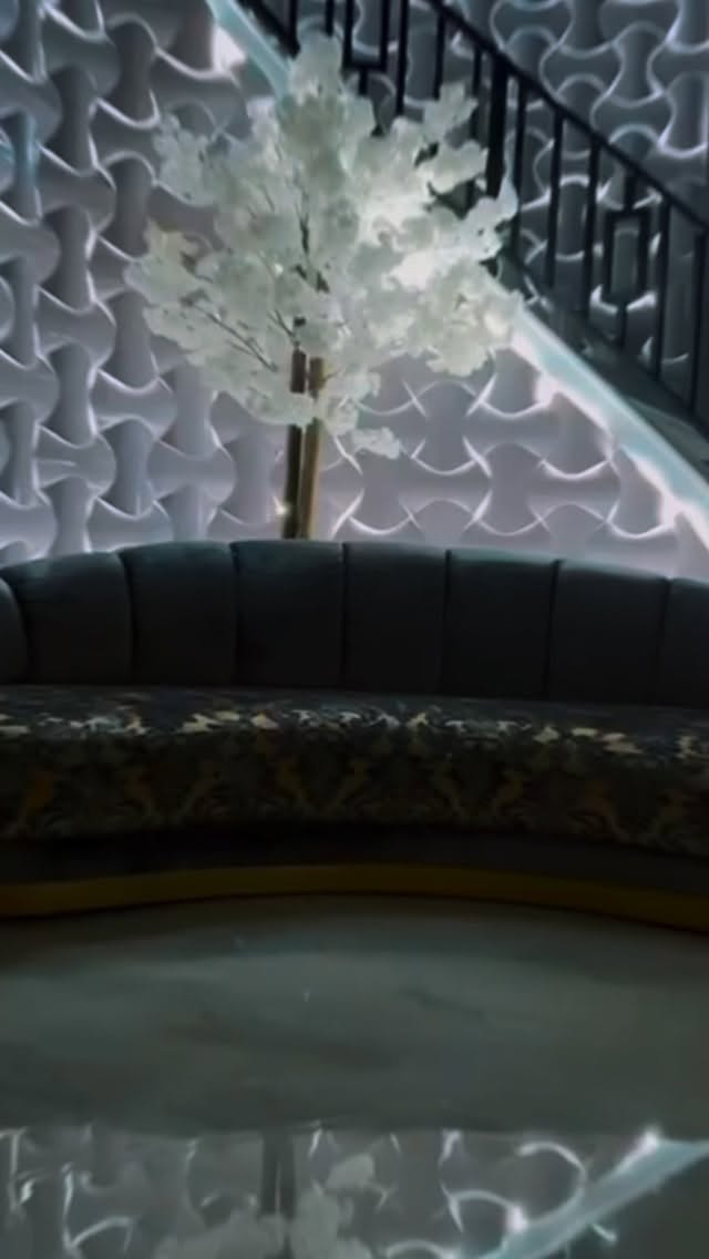Aura Luxury stairs and wall design